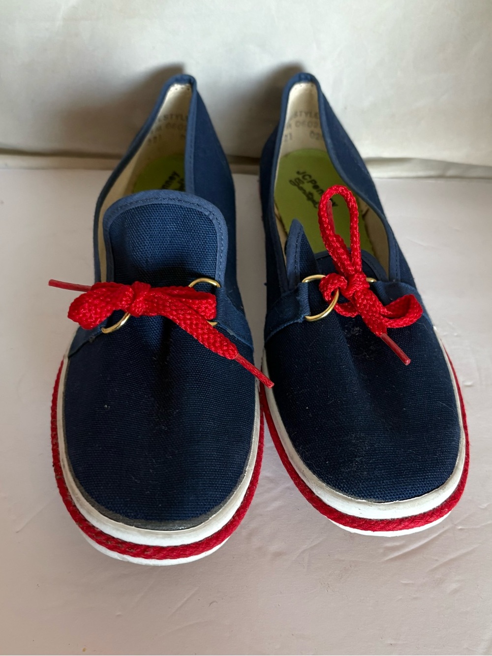 Vintage 1980’s JCPenney Grrasshopoer Navy Canvas Flats with Red Laces 8